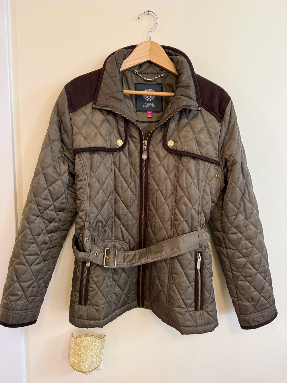 😍 Like NEW! Vince Camuto Olive Quilted Belted Jacket with Brown Trim
